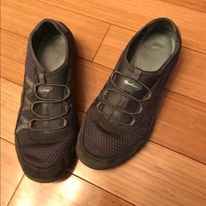 Sketchers slip-on sneakers